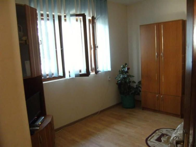 Vând casă în Asău