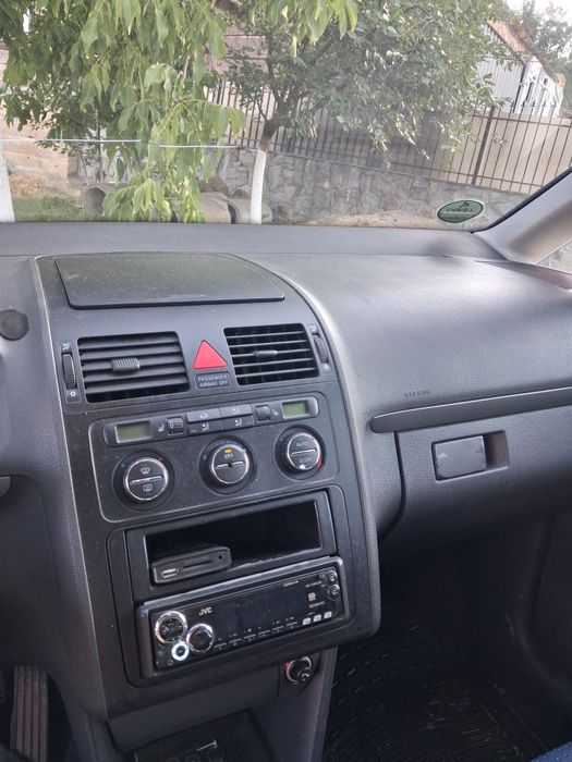 Vând  Volkswagen Touran