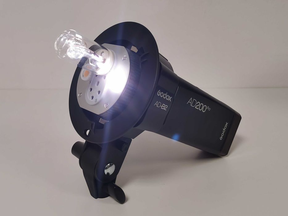 Адаптер Godox AD-B2 за монтаж на две светкавици Godox AD200 Pro