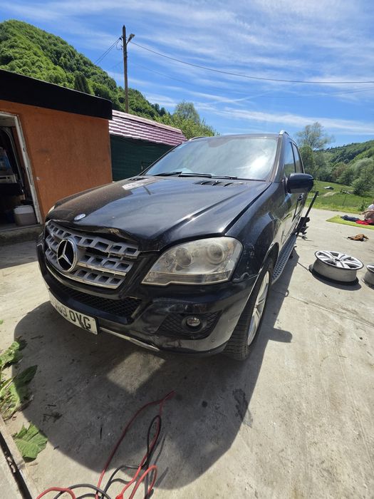 Dezmembrez Mercedes ml320 2010