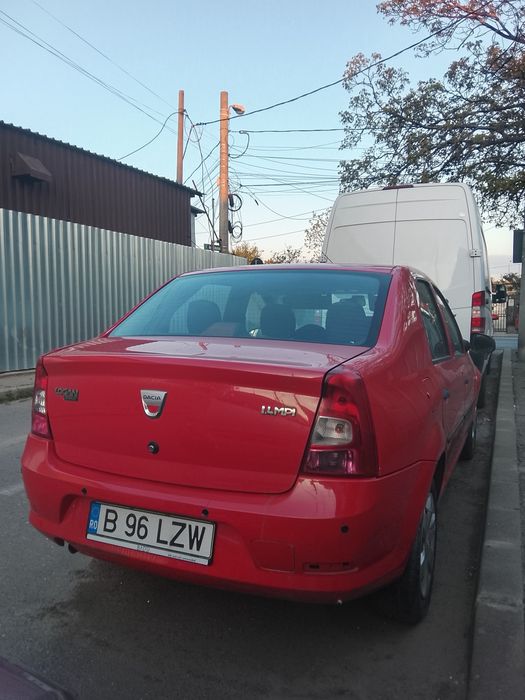 Vând Dacia Logan