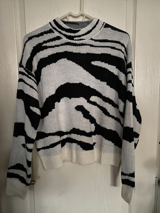 Ie din bumbac ; Pulover alb - negru Mango ;eșarfă din mătase 100%