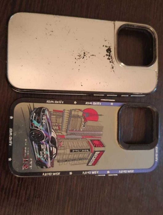Продам 2 б/у чехла на iPhone 16 Pro Max