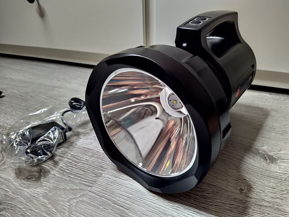 Lanterna TD-8000 cu Led Cree XHP70.2 Acumulator Putere mare Distanta!