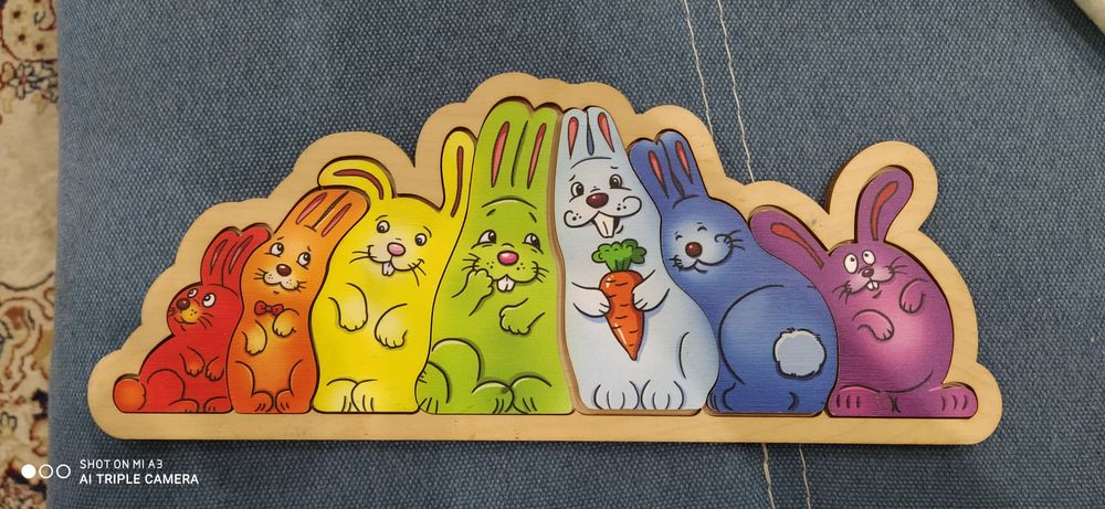 Игрушки зайчики и бочонки