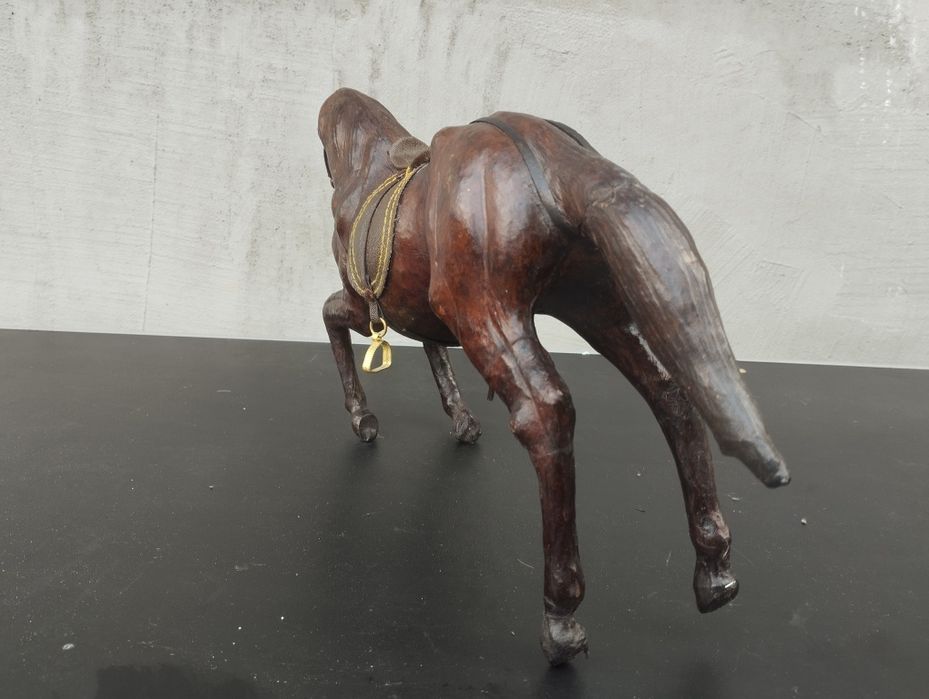 Ретро Кожена фигурка на Кон