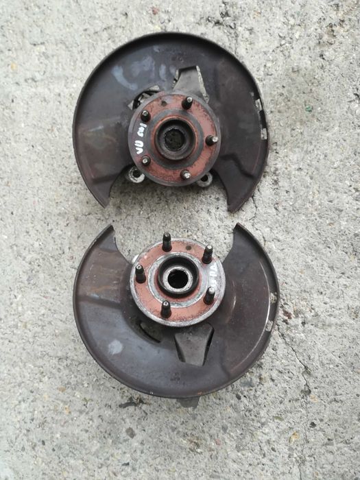 Opel Insignia Опел Инсигния предни шенкели носачи шенкел носач главина