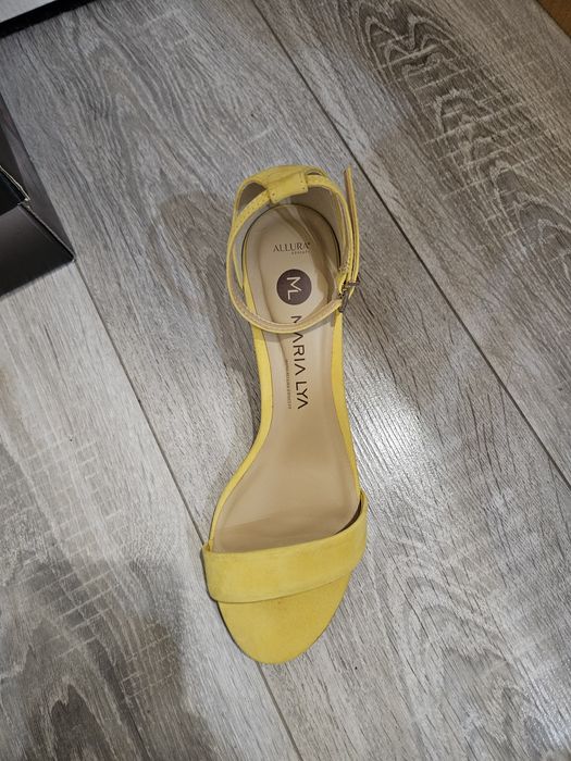 Дамски сандали, чисто нови