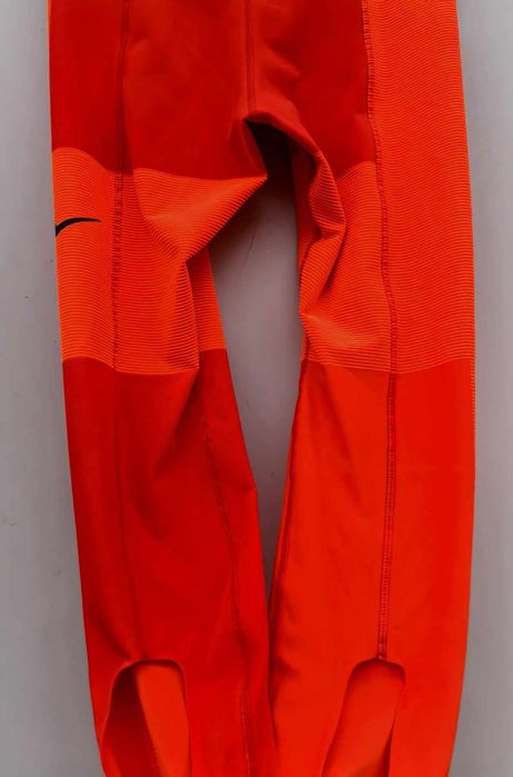 Nike жесток оригинален дамски клин М размер