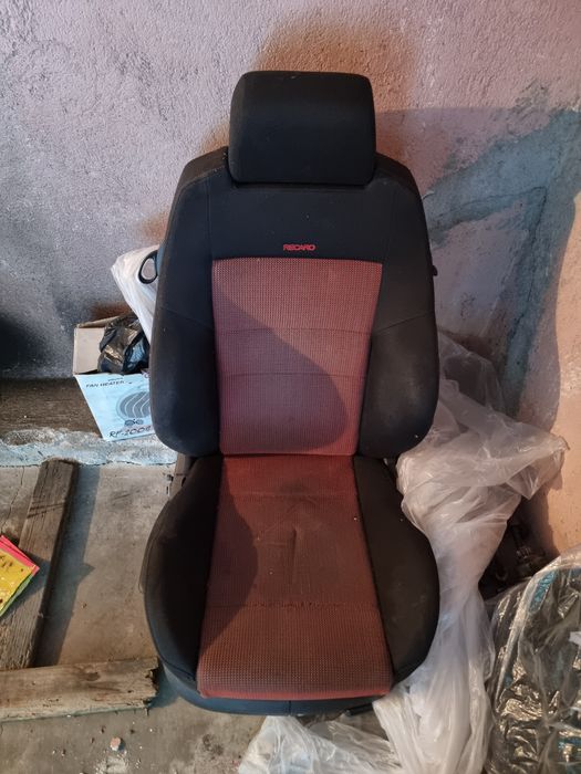 Дълбоко RECARO за двуврата