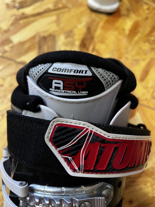 Clapari schi Atomic 26-26,5