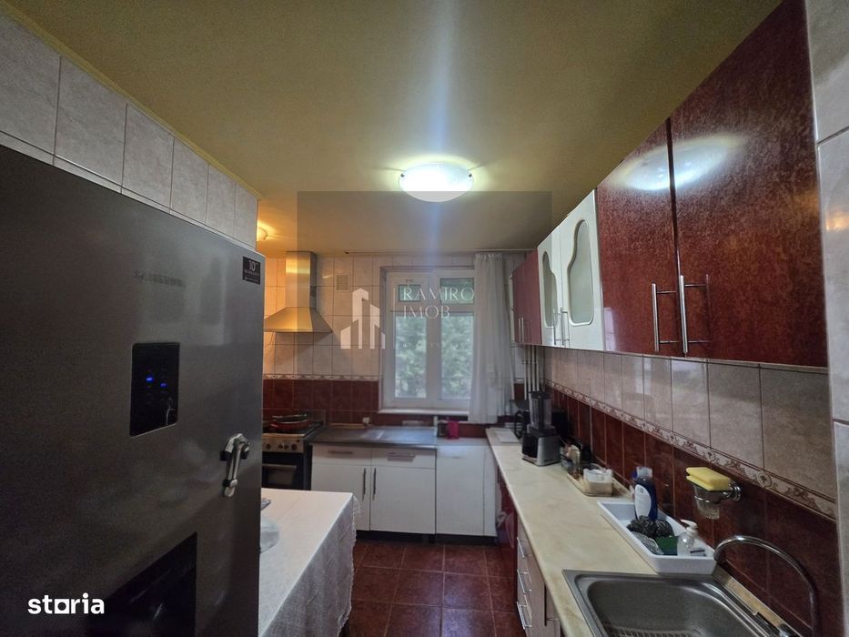 Apartament 3 camere  semidecomandat Rahova