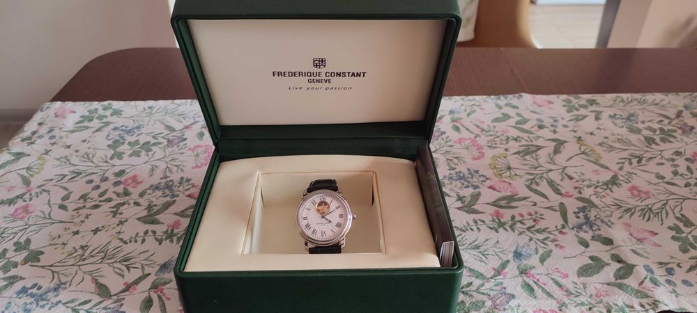 Часовник Frederique Constant