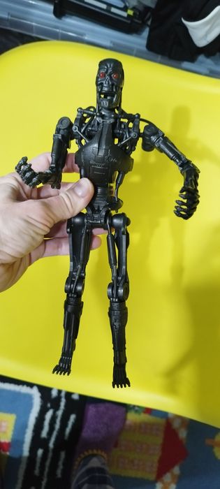 Продам робота пластик