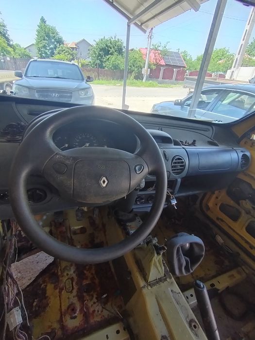 Dezmembrez Renault kangoo
