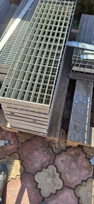 Trepte și gratare zincate