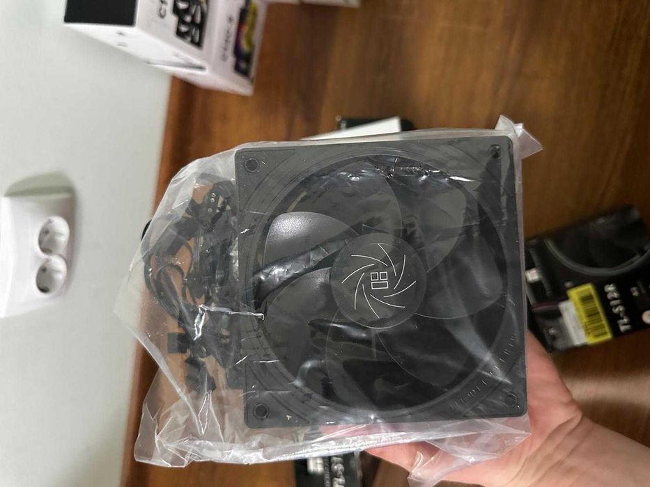 Set 3 Ventilatoare Thermalright TL-S12R Black ARGB – Performanță excelentă, stare impecabilă