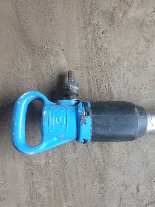 Отбойный молоток пневматический