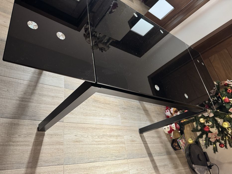 Разтегателна стъклена маса