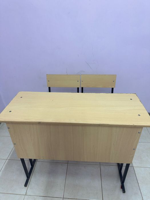 Продам столы (парты) и стулья на металлокаркасе