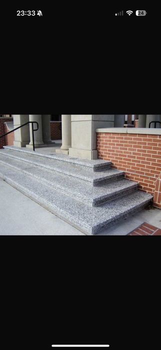 Гранит ступеньки лестницы резко