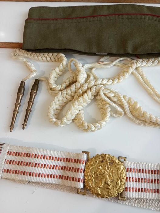 Параден офицерски колан , акселбант и кепе
