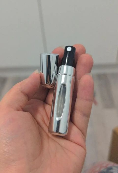 Sticluțe reîncărcabile pentru parfum travel size