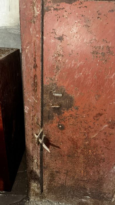 Сейф большой советский