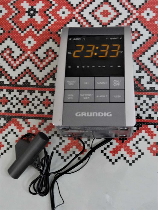 Radio cu ceas Grundig Sonoclock 760 DCT (Germania)