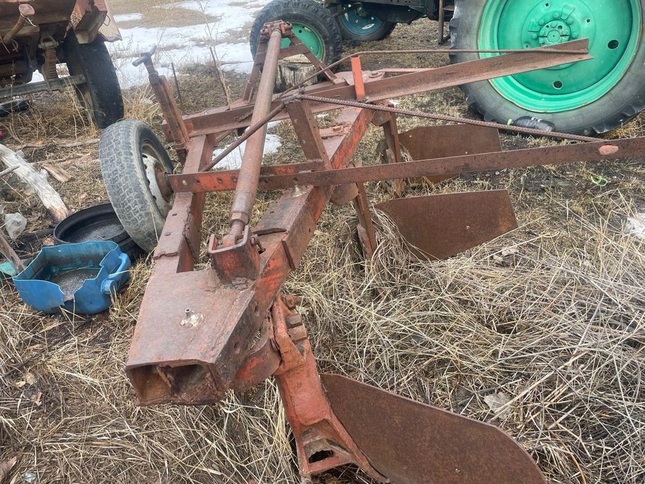 Продам трёх корпусной плуг, одноосный прицеп