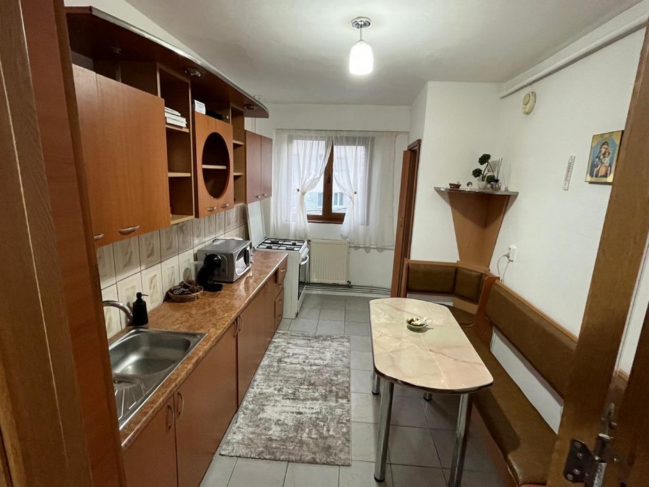 Vand apartament 3 camere