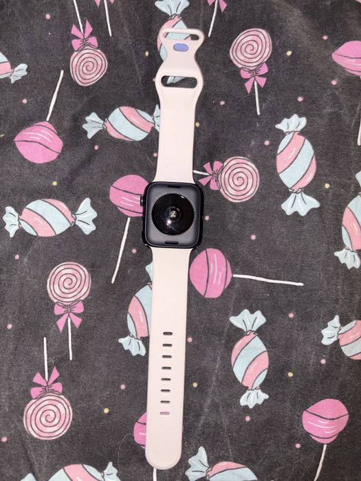 Продавам чясовник Apple watch see 3