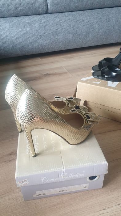 Pantofi cu toc stiletto