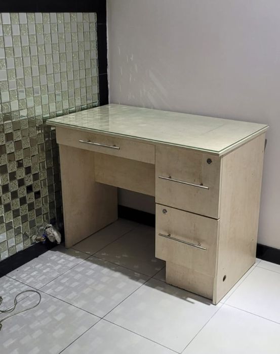 Продаю стол для Нейл стилиста