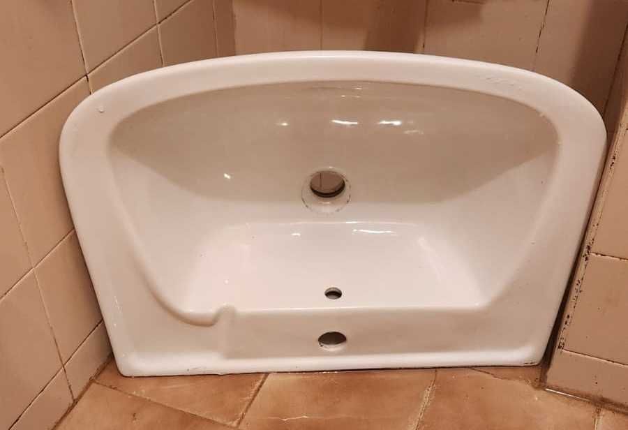 Керамична мивка за баня