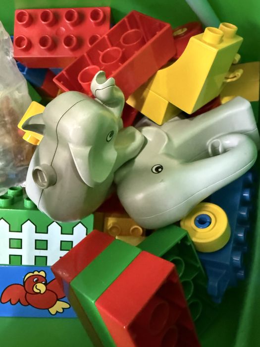 Ведро с деталями lego