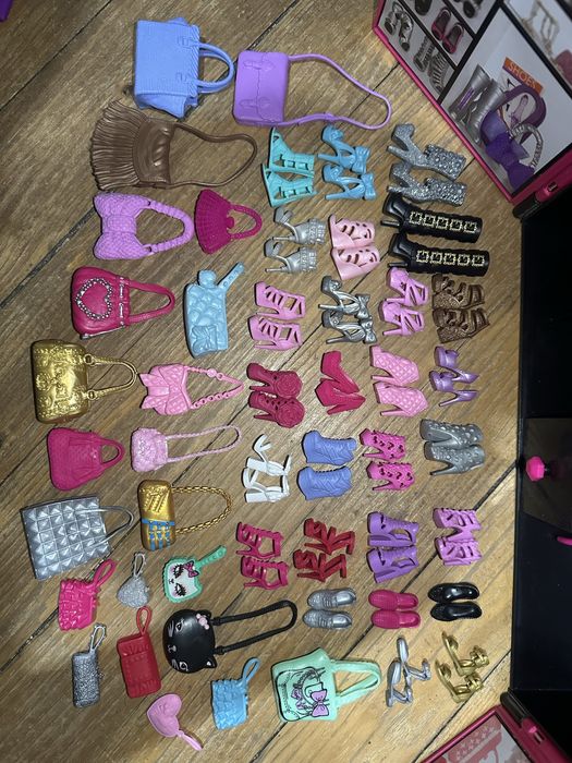 Луксозен колекционерски гадероб Барби