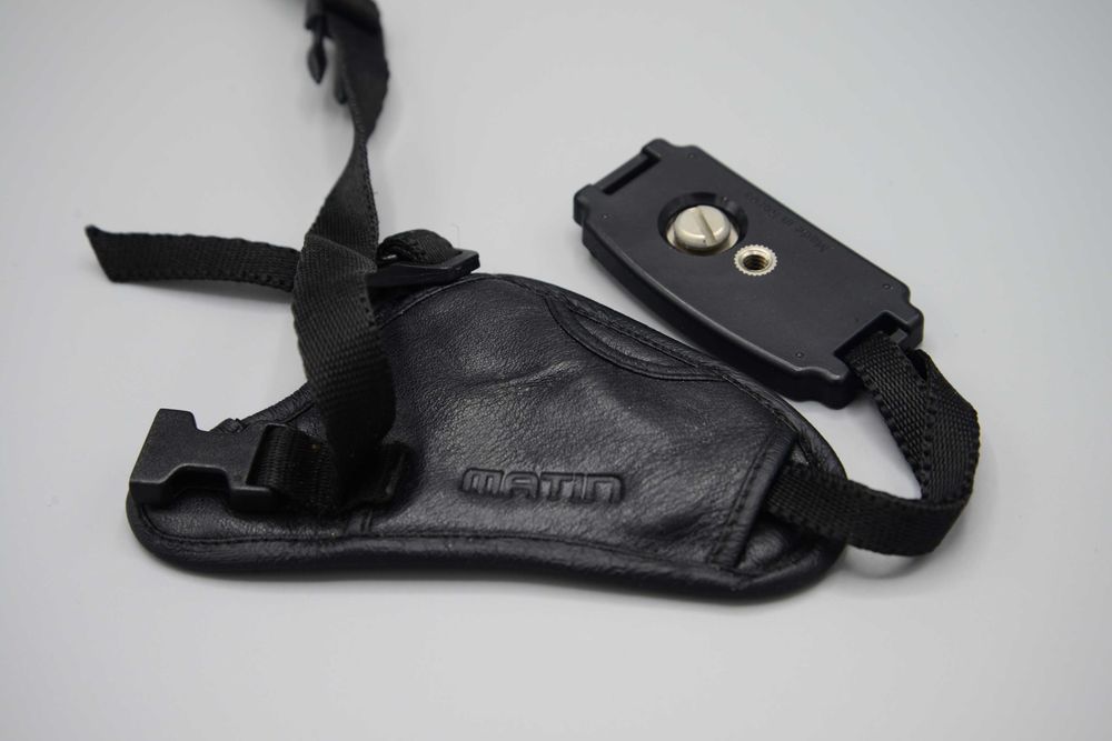 Ремень наручный на фотоаппарат