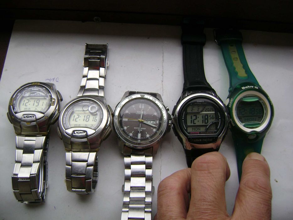 Продавам 5 броя часовници Casio