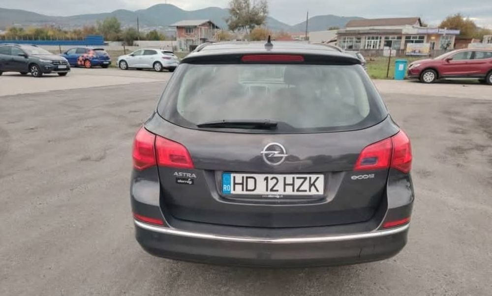 Vând Opel Astra J