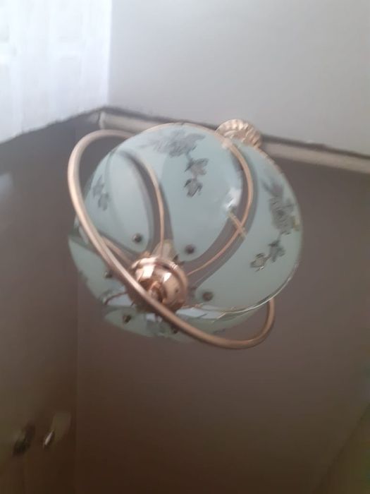 Продам люстру в отличном состоянии