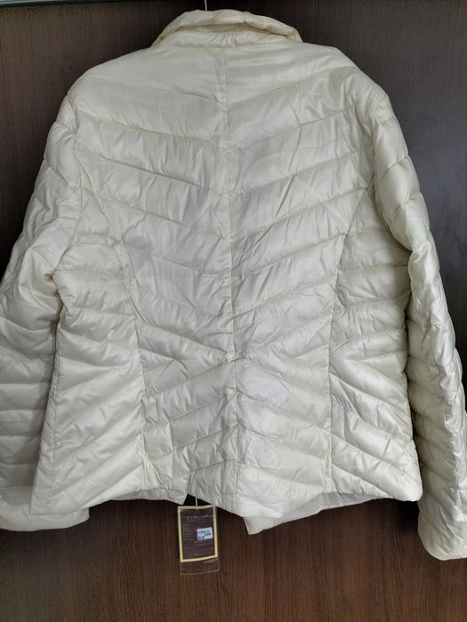 Дамско яке чисто ново