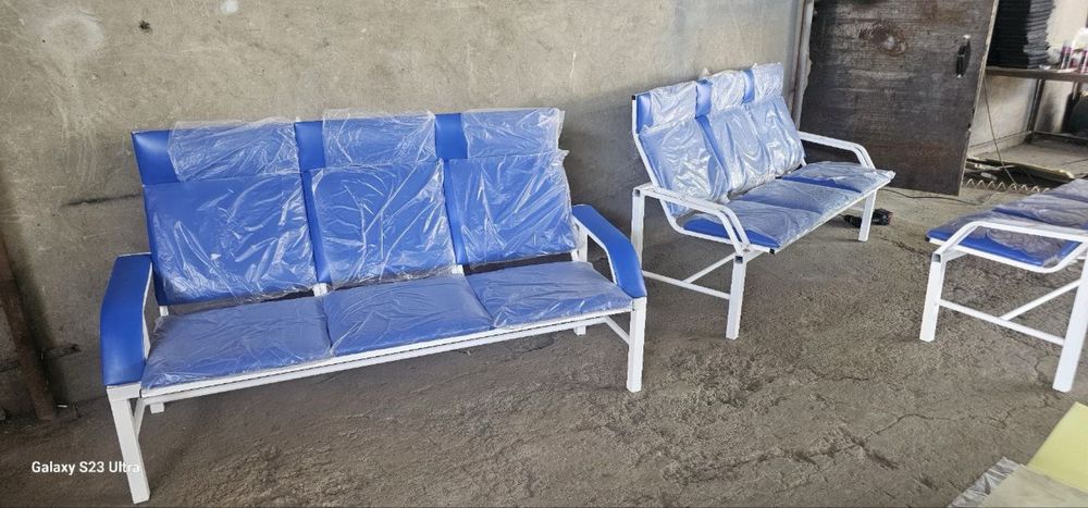 Диван 3х местный из метала каркаса очень удобный для Офиса или дома