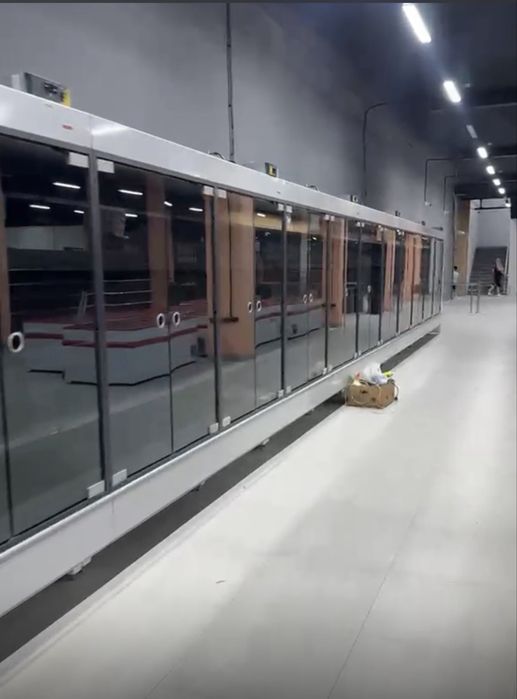 Пристенный холодильник ветрина,Горка.