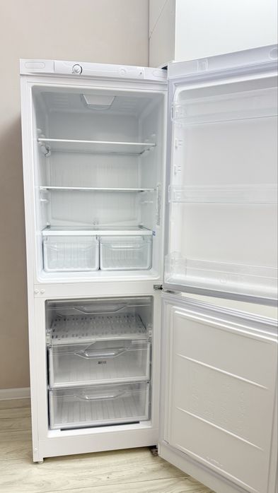 Холодильник Indesit