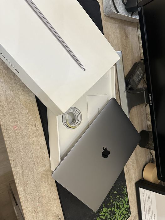 Macbook Air, M1 в идеальном состоянии!Гарантия , работает отлично!