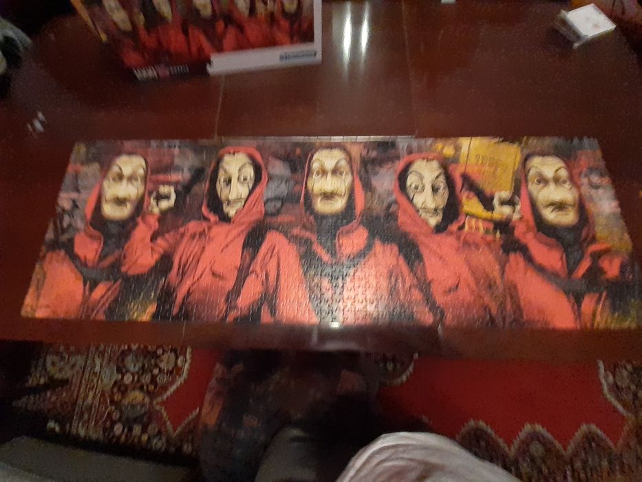 Vand puzzle la casa de papel(money heist) 1000 de piese