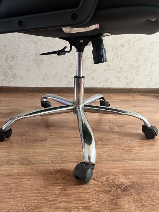 Продается офисное кресло