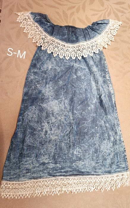 Дънкови рокли и кожен сет.