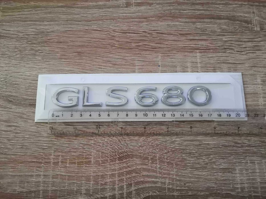 сребрист надпис нов стил Mercedes Benz GLS 680